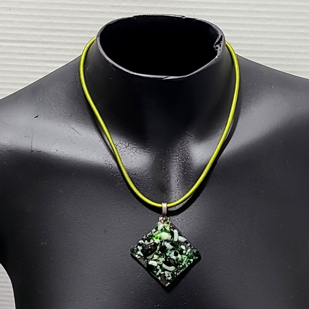 DIAMOND RESIN UNIQUE GREEN CORDED PENDANT